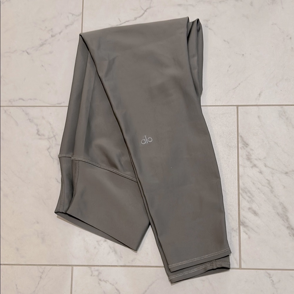 Alo Yoga High Waist Airlift Leggings in Limestone